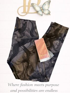 Lululemon Luna New year Align HR 25” size 6